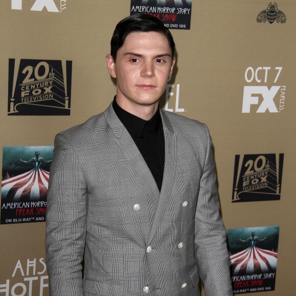 Evan Peters à la première de «American Horror Story» à Los Angeles, le 3 octobre 2015