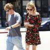 Emma Roberts et son fiancé Evan Peters sont allés déjeuner à West Hollywood, le 29 avril 2014 Engaged coupled Emma Roberts and Evan Peters grab some lunch together in West Hollywood, California