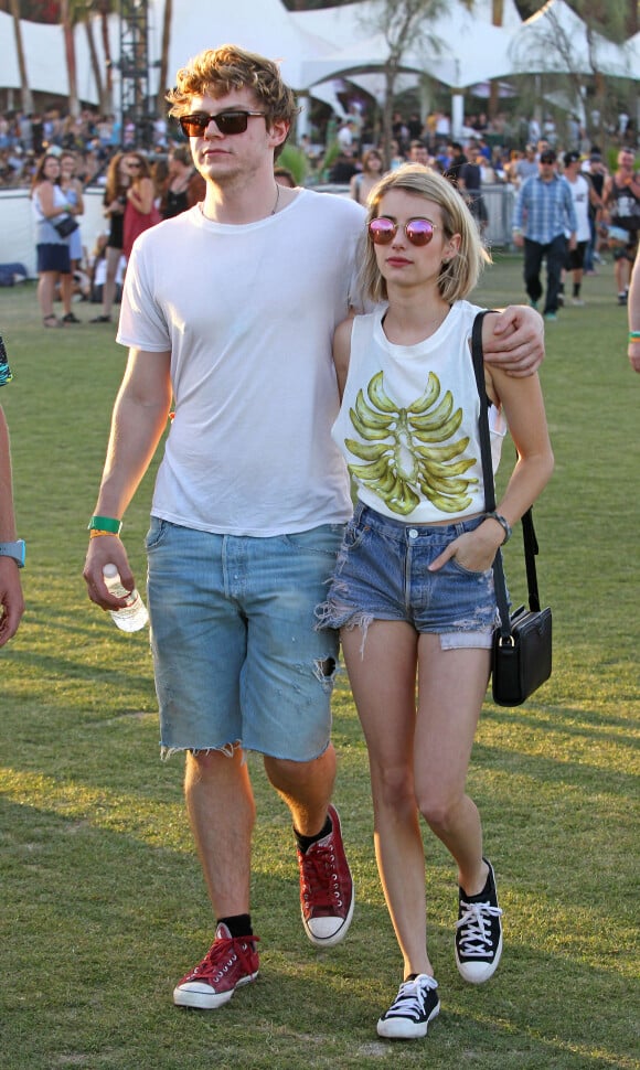 Emma Roberts et son compagnon Evan Peters - People au 3ème jour du festival de musique Coachella à Indio. Le 13 avril 2014