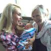 Coco, l'épouse d'Ice-T, avec la jeune maman Kelli Giddish et le bébé de cette dernière - Photo publiée le 6 octobre 2015