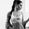 La sexy Somayeh des Anges 7 transforme son corps grâce au sport. Octobre 2015.
