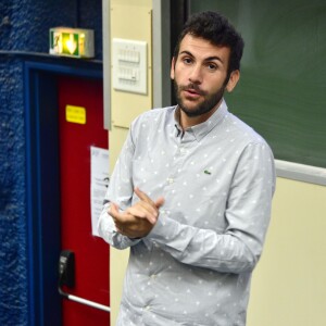 Exclusif - Laurent Ournac donne une conférence sur l'obésité dans l'amphithéâtre du CHU du Kremlin-Bicêtre pour l'association "Les-Poids-Plumes" le 10 octobre 2015.