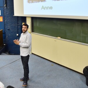 Exclusif - Laurent Ournac donne une conférence sur l'obésité dans l'amphithéâtre du CHU du Kremlin-Bicêtre pour l'association "Les-Poids-Plumes" le 10 octobre 2015.