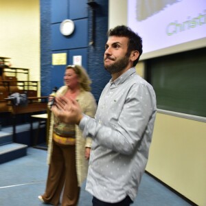 Exclusif - Laurent Ournac donne une conférence sur l'obésité dans l'amphithéâtre du CHU du Kremlin-Bicêtre pour l'association "Les-Poids-Plumes" le 10 octobre 2015.