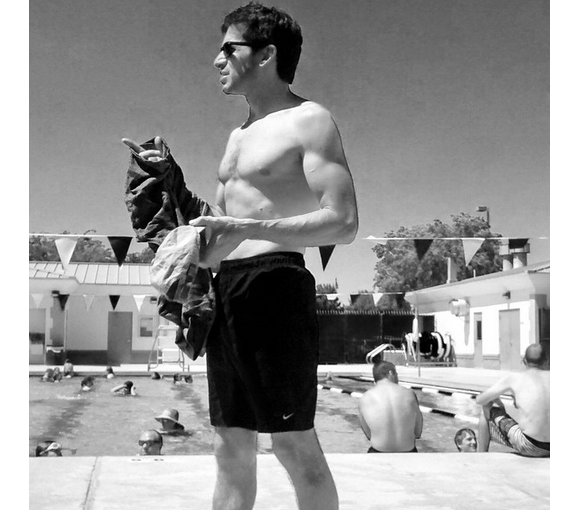 Jon Wellner a rajouté une photo de lui à la piscine sur sa page Instagram