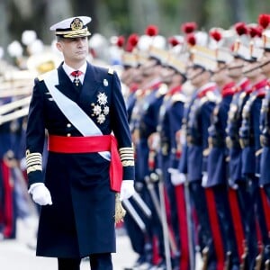 La reine Letizia et le roi Felipe VI d'Espagne célébraient le 12 octobre 2015 avec leurs filles, Leonor, princesse des Asturies, et l'infante Sofia, la Fête nationale à Madrid.