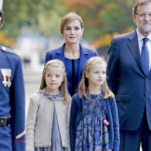 La reine Letizia et le roi Felipe VI d'Espagne célébraient le 12 octobre 2015 avec leurs filles, Leonor, princesse des Asturies, et l'infante Sofia, la Fête nationale à Madrid.