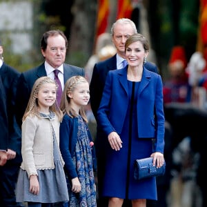 La reine Letizia et le roi Felipe VI d'Espagne célébraient le 12 octobre 2015 avec leurs filles, Leonor, princesse des Asturies, et l'infante Sofia, la Fête nationale à Madrid.