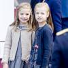Sofia et Leonor ont fait souffler, pour la deuxième année consécutive, un vent de fraîcheur sur la journée du 12 octobre. La reine Letizia et le roi Felipe VI d'Espagne célébraient le 12 octobre 2015 avec leurs filles, Leonor, princesse des Asturies, et l'infante Sofia, la Fête nationale à Madrid.