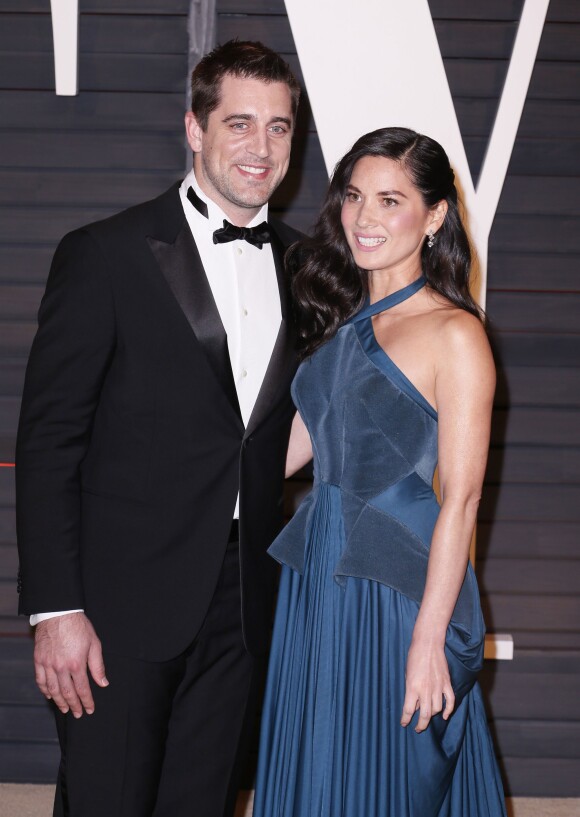 Aaron Rodgers des Green Bay Packers et Olivia Munn lors de la soirée Vanity Fair pour les Oscars le 22 février 2015