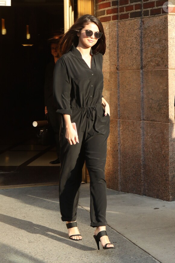 Selena Gomez à la sortie des studios de la radio Z100 à New York, le 13 octobre 2015.