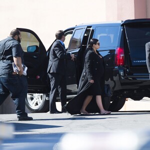 Kim Kardashian passe au chevet de Lamar Odom à l'hôpital Sunrise de Las Vegas le 14 octobre 2015.