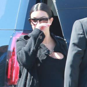 Kim Kardashian passe au chevet de Lamar Odom à l'hôpital Sunrise de Las Vegas le 14 octobre 2015