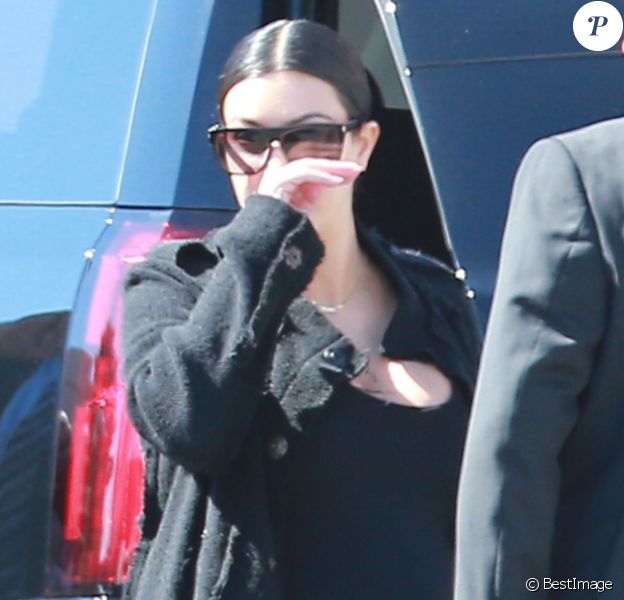 Kim Kardashian passe au chevet de Lamar Odom à l'hôpital Sunrise de Las Vegas le 14 octobre 2015