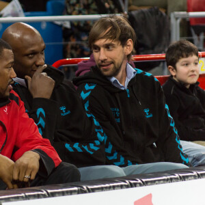 Lamar Odom assiste au match de basket Laboral Kutxa / Barcelone à Vitoria. Le basketteur vient de signer un contrat avec l'équipe de Laboral Kutxa et s'installe donc en Espagne. Le 20 février 2014