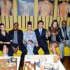 Kris Jenner, Kim Kardashian, Kanye West, Kourtney Kardashian, Scott Disick, Khloe Kardashian, Lamar Odom et Robert Kardashian à l'ouverture du restaurant RYU à New York, le 23 avril 2012