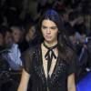 Kendall Jenner - Défilé Elie Saab collection prêt-à-porter Printemps/Eté 2016 lors de la fashion week à Paris, le 3 octobre 2015.