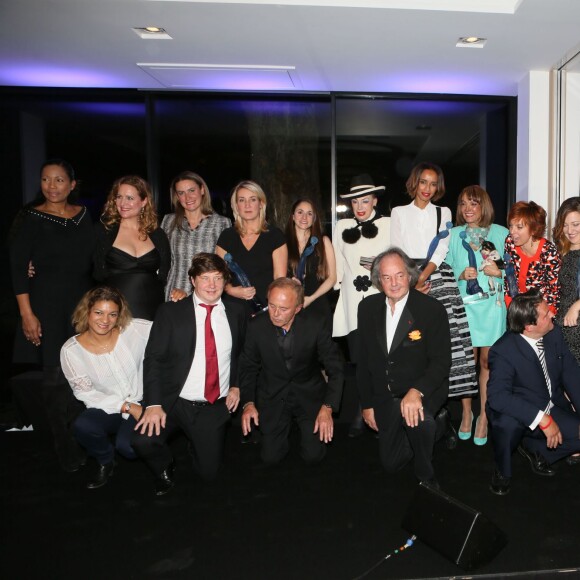 Les lauréates entourées de Christine Kelly, Geneviève de Fontenay, Sonia Rolland (Sonia, habillée par Georges Hobeika, a reçu le prix de la femme humanitaire de l'année), Roland Escaig (créateur du Trofémina), Gonzague Saint Bris - Soirée de remise des prix de la 12ème édition du TROFEMINA (prix décerné à des femmes d'exception) au pavillon Royal à Paris, le 14 octobre 2015.