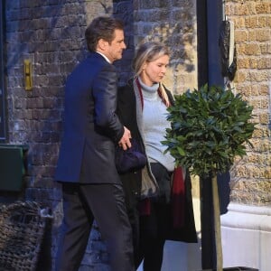 Renée Zellweger et Colin Firth tournent Bridget Jones 3, à Londres, le 13 octobre 2015.