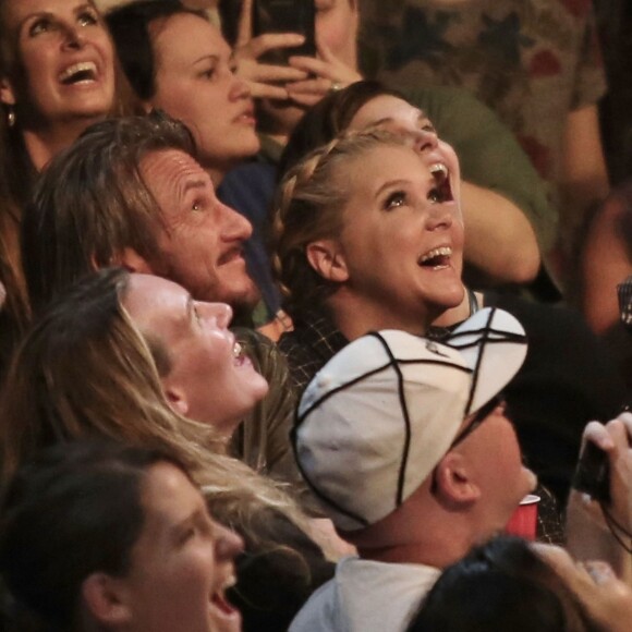 Sean Penn, Amy Schumer et Jeanne Tripplehorn assistent au concert de Madonna à Vancouver au Canada, Rebel Heart Tour, le 14 octobre 2015.