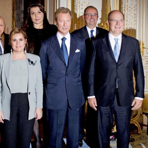 La grande-duchesse Maria Teresa, le grand duc Henri, le prince Albert II de Monaco et la princesse Margriet des Pays-Bas lors d'une réunion du comité international paralympique au Luxembourg le 15 octobre 2015.