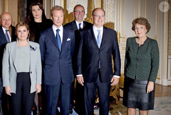La grande-duchesse Maria Teresa, le grand duc Henri, le prince Albert II de Monaco et la princesse Margriet des Pays-Bas lors d'une réunion du comité international paralympique au Luxembourg le 15 octobre 2015.