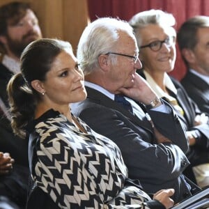 La princesse Victoria de Suède, enceinte de son deuxième enfant, assistait avec son père le roi Carl XVI Gustaf de Suède à la réunion d'automne de WWF Suède, le 14 octobre 2015 au château d'Ulriksdal, à Solna.