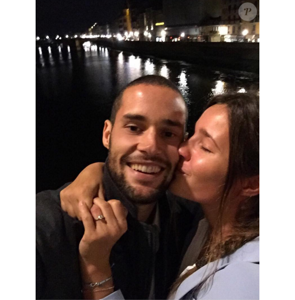 Malena Costa annonce ses fiançailles avec Mario Suarez à Florence - octobre 2015.
