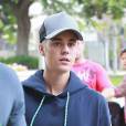 Le chanteur Justin Bieber prend une pause lors d'un tournage, fait du skateboard et se rend dans un centre médical à Los Angeles, le 16 octobre 2015.