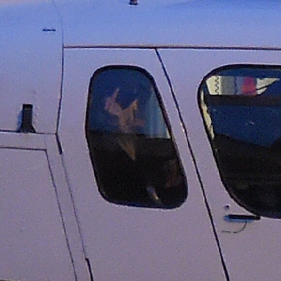 Exclusif - Cara Delevingne, sa soeur Poppy Delevingne et Kendall Jenner à bord d'un hélicoptère à Londres, le 10 octobre 2015. 