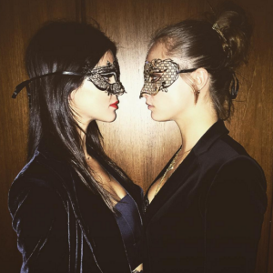 Cara Delevingne et Kendall Jenner très complices forment le duo Cake