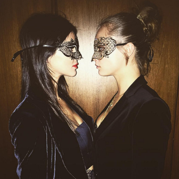 Cara Delevingne et Kendall Jenner très complices forment le duo Cake