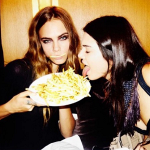 Cara Delevingne et Kendall Jenner très complices forment le duo Cake