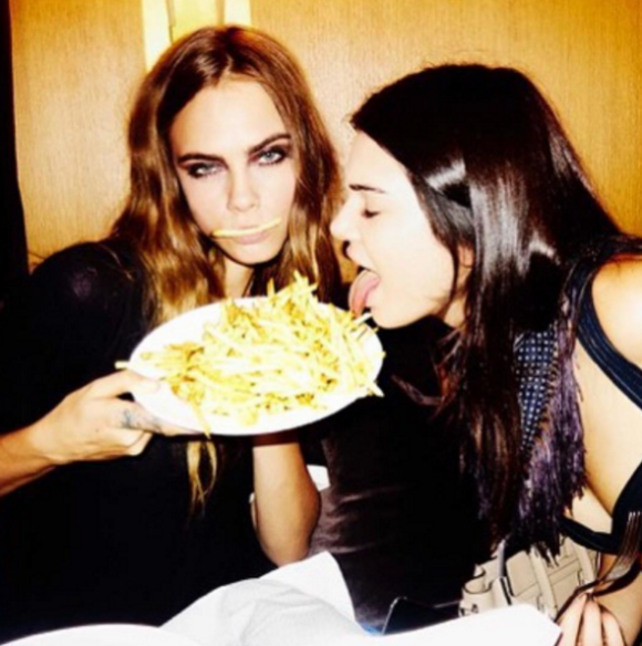 Cara Delevingne et Kendall Jenner très complices forment le duo Cake