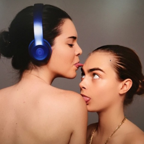 Cara Delevingne et Kendall Jenner très complices forment le duo Cake