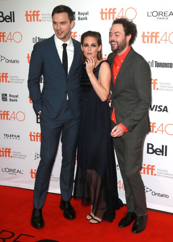 Nicholas Hoult, Kristen Stewart et Drake Doremus à la première du film "Equals" lors du Festival International du Film de Toronto. Le 13 septembre 2015.