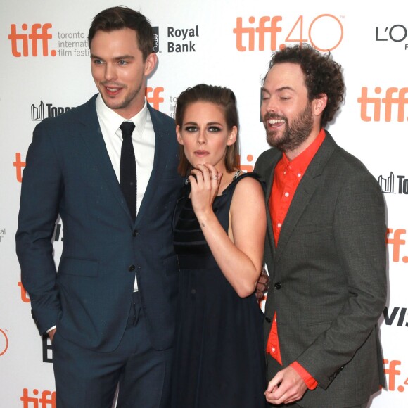 Nicholas Hoult, Kristen Stewart et Drake Doremus à la première du film "Equals" lors du Festival International du Film de Toronto. Le 13 septembre 2015.