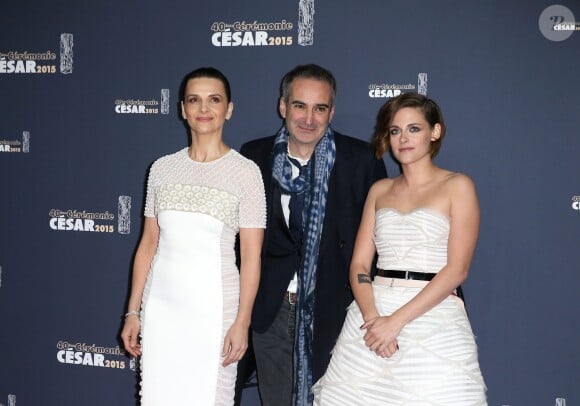 Juliette Binoche (Bijoux Cartier), Olivier Assayas et Kristen Stewart - 40e cérémonie des César au Théâtre du Châtelet à Paris. Le 20 février 2015.