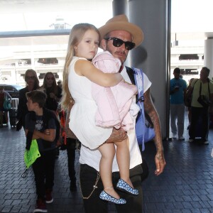 David Beckham, sa femme Victoria et leurs enfants Brooklyn, Romeo, Cruz et Harper prennent un vol à l'aéroport de Los Angeles, le 31 août 2015.