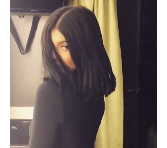 Kylie Jenner dévoile sa nouvelle coupe de cheveux, élégante et naturelle, sur les réseaux sociaux / image extraite de la vidéo postée sur son compte Instagram.