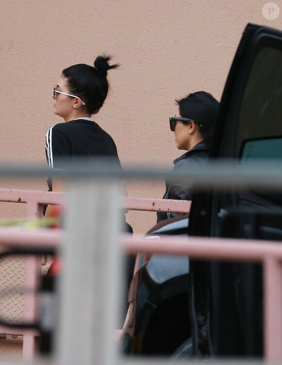 Kylie Jenner, Kourtney Kardashian - La famille Kardashian rend visite à Lamar Odom au Sunrise Hospital à Las Vegas, le 15 octobre 2015, où il a été hospitalisé entre la vie et la mort après avoir été retrouvé inconscient dans une chambre d'une maison close.