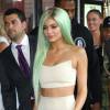 Kylie Jenner (les cheveux teints en vert) arrive à l'inauguration du "Sugar Factory American Brasserie" à New York. Le 16 septembre 2015