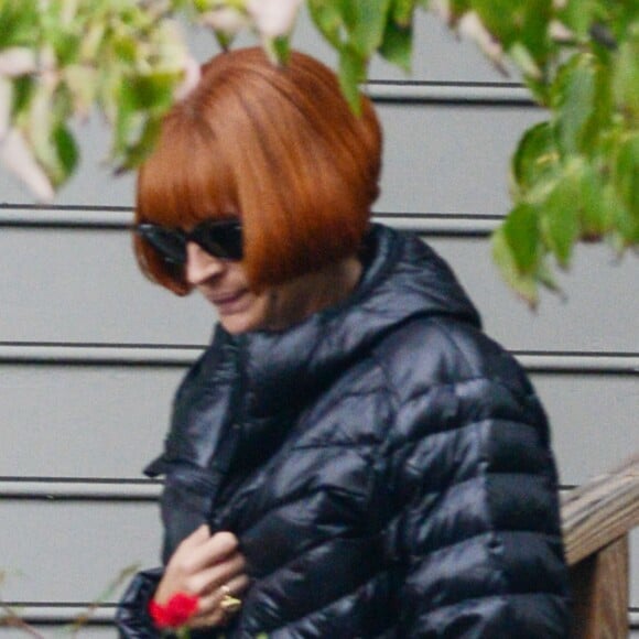 Exclusif - Julia Roberts porte une perruque rousse sur le tournage de "Mother's day" à Atlanta le 1er octobre 2015.