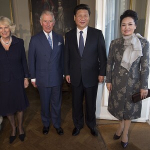 Le prince Charles et la duchesse Camilla ont invité le président chinois Xi Jinping et sa femme Peng Liyuan à prendre le thé à Clarence House le 20 octobre 2015, mais ne prenaient pas part dans la soirée au banquet d'Etat organisé pour leur visite officielle.