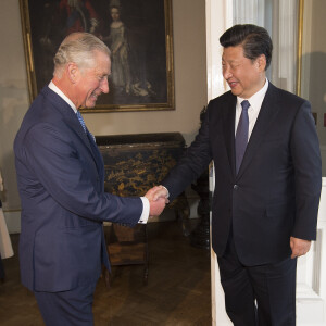 Le prince Charles et la duchesse Camilla ont invité le président chinois Xi Jinping et sa femme Peng Liyuan à prendre le thé à Clarence House le 20 octobre 2015, mais ne prenaient pas part dans la soirée au banquet d'Etat organisé pour leur visite officielle.