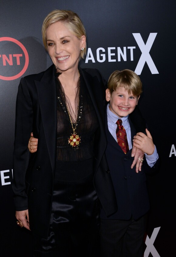 Sharon Stone et son fils Laird Vonne Stone à la première de ‘Agent X' à West Hollywood, le 20 octobre 2015  Sharon Stone attends the premiere of 'Agent X' held at The London Hotel in West Hollywood, on October 20, 201520/10/2015 - West Hollywood