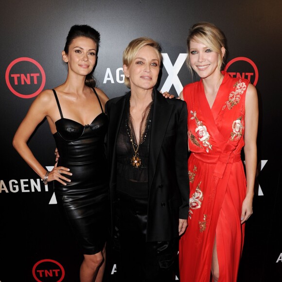 Olga Fonda, Sharon Stone, Carolyn Stotesbery à la première de 'Agent X' à West Hollywood, le 20 octobre 2015.