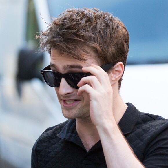 Daniel Radcliffe arrive à la radio NRJ pour la promotion de son film "Horns" le 16 septembre 2014 à Paris.