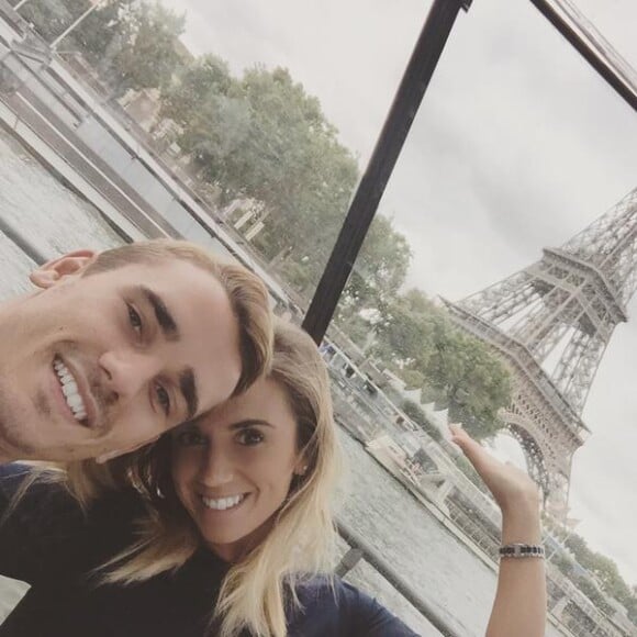 Antoine Griezmann et sa compagne Erika Choperena attendent leur premier enfant, a fait savoir le footballeur le 18 octobre 2015. Photo Twitter Erika Choperena, à Paris en juillet 2015.