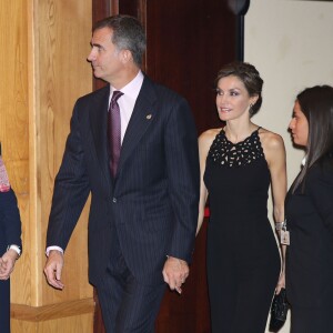 Le roi Felipe VI et la reine Letizia d'Espagne présidaient le 22 octobre 2015 au Palais des Congrès d'Oviedo un concert en l'honneur des Prix Princesses des Asturies, qu'ils allaient remettre le lendemain.